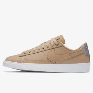 Nike women’s blazer low